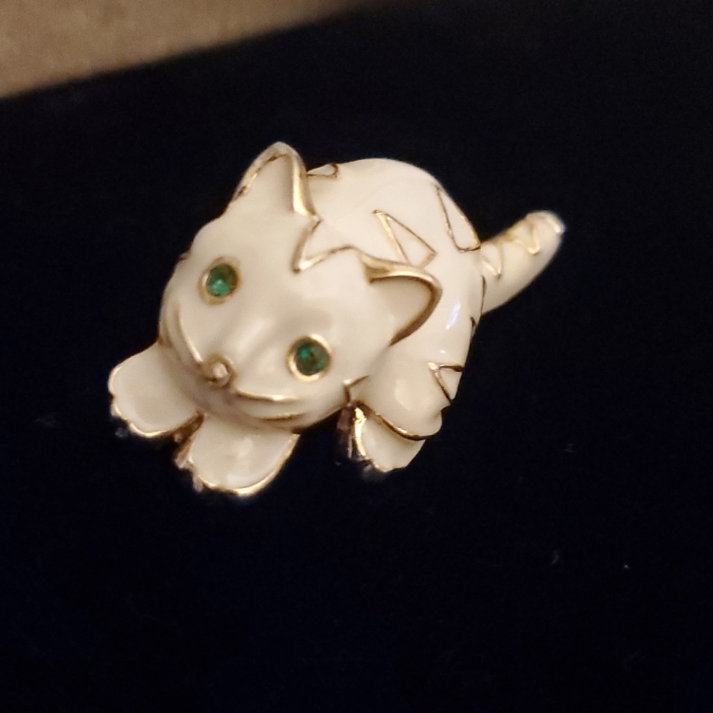 Kitty Brooch
